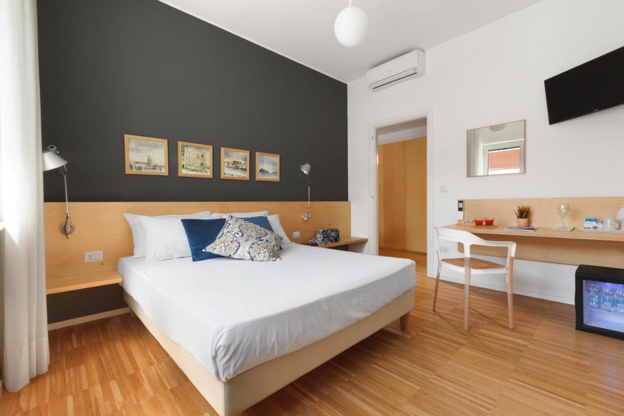 Vivaldo Suite Piazza Dei Martiri - Guest House Nápoles Exterior foto